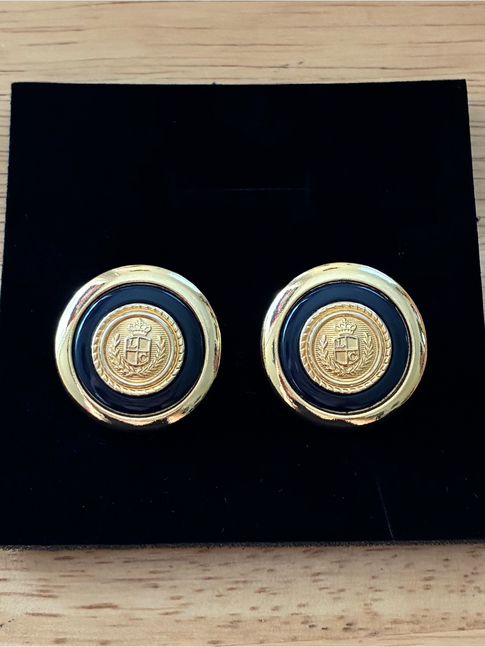 Vintage Liz Claiborne Gold and Black Round Crest Earrings